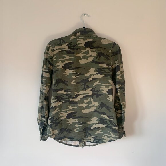 Green Camo Military-Style Epaulettes Button-Up Shirt - Picture 2 of 6